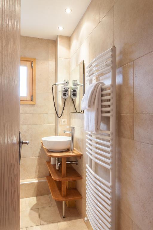 Hotel Le Caprice Des Neiges Combloux Room photo