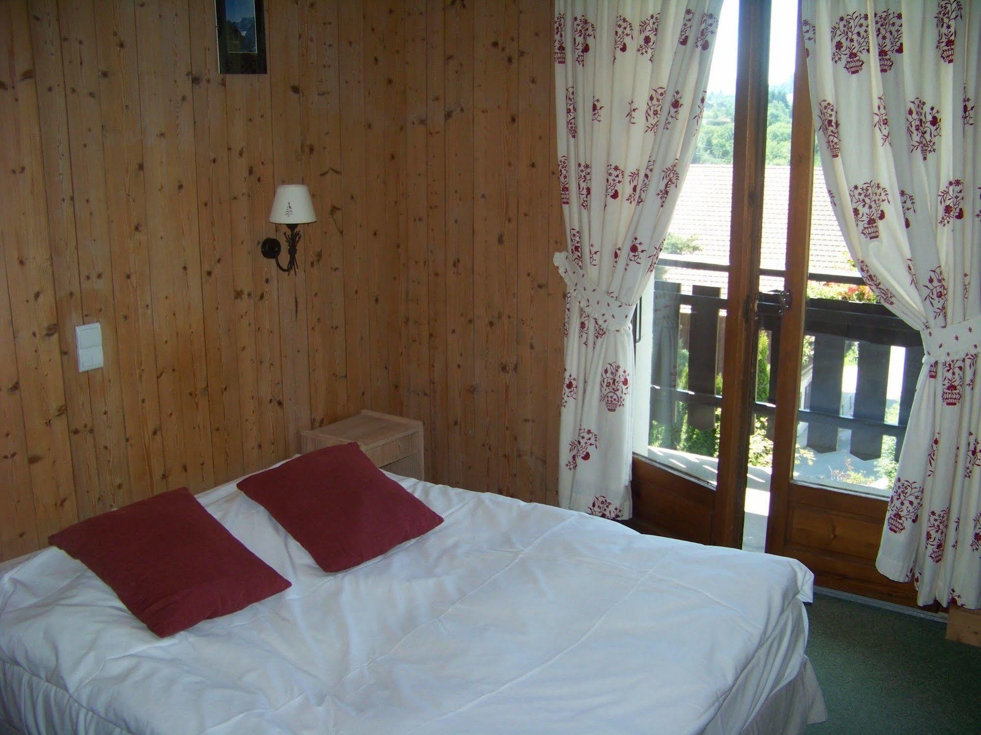 Hotel Le Caprice Des Neiges Combloux Exterior photo